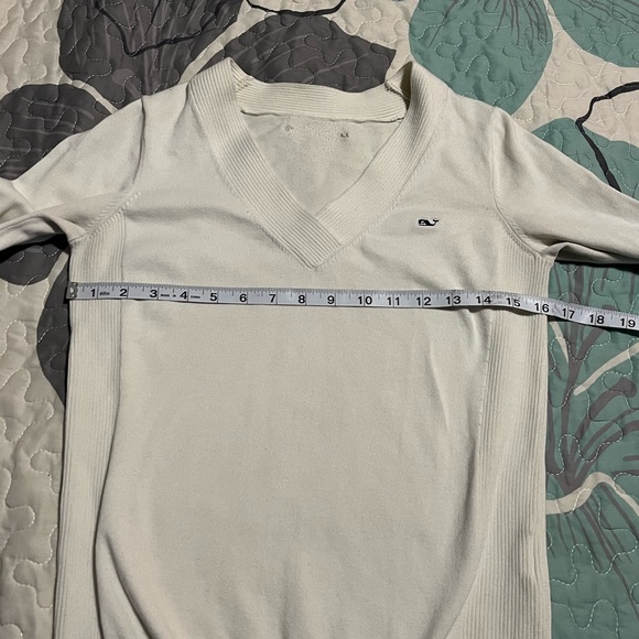 • Vineyard Vines White Sweater V-Neck - Picture 7 of 11